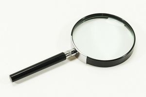 Lupa de metal estilo vintage con mango pulido para coleccionistas de antigüedades y entusiastas de las aficiones - Product Image 5