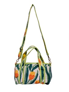 Sac de voyage mini matelassé en coton imprimé à la main Niharo avec bandoulière, motif tulipes, sac de week-end pour femme, fait main à Jaipur - Product Image 4