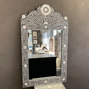 Miroir mural en bois fait main, moderne et personnalisé, avec incrustations en os et motif floral, pour la décoration de la maison, de l'hôtel et de la salle de bain, épaisseur 4,0 mm - Product Image 1