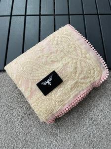 Sari de Lujo de Organza de Seda Kora con Bordado Pesado Chikankari Hecho a Mano Estilo Lucknowi para Fiesta Nupcial India y Boda - Product Image 4