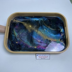 Plateau de service rectangulaire en bois et résine époxy avec poignée en métal, motif galaxie, sans danger pour les aliments, fabriqué au Vietnam - Product Image 5