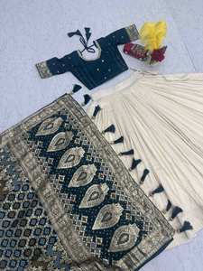 Creation está lanzando una colección especial de moda para bodas: tela para blusas tipo lengha y saree, seda jacquard de 1.5 m, con un elegante trabajo de bordado con cuentas. - Product Image 6