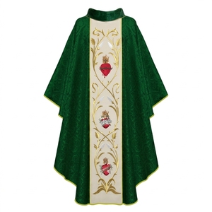 Casulla de Terciopelo Verde con Bordado del Sagrado Corazón, Vestimenta Sacerdotal Católica Premium para Misa, Adoración y Ceremonias Religiosas - Product Image 1