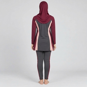 Ensemble Burkini Modeste Personnalisé 3 Pièces pour Femme – Tenue de Plage Micro-Stylée avec Logo Imprimé sur le Devant - Product Image 5