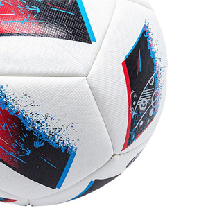 Balón de fútbol de alta retención de aire, cosido a máquina, de alta calidad, con logo personalizado, nuevo diseño, para exteriores, duradero, ligero y ecológico. - Product Image 3