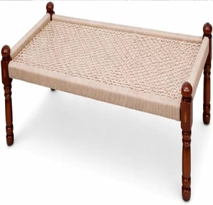 Banco charpai clásico con estructura de madera y fina tejedura de cuerda natural, disponible a precios de mayorista. - Product Image 1