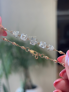 Pulsera Contemporánea de Oro de 14K con Diamantes Cultivados en Laboratorio, 4.10 Ct, Corte Asscher Hexagonal Seminavette, Regalo de Compromiso para Mujer, Joyería Fina de Lujo - Product Image 4