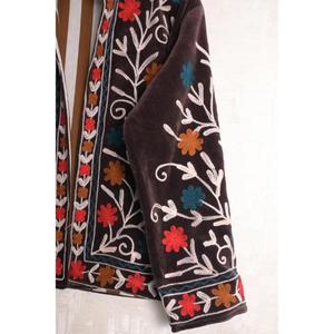 Veste en velours indien brodée Suzani, style bohème, manches longues, création artisanale pour femmes, manteau ethnique d'hiver - Product Image 2