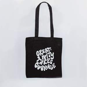 Bolsa de lona de algodón 100% de alta calidad al por mayor, 12 oz, negra/beige, con impresión de logotipo personalizado y bolsillo, reciclable al por mayor - Product Image 4