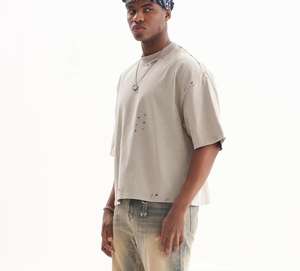 Camiseta de hombre con logo personalizado estampado, estilo casual con efecto encerado, diseño desgastado con copo de nieve, de moda urbana, de marca, de tejido grueso. - Product Image 3