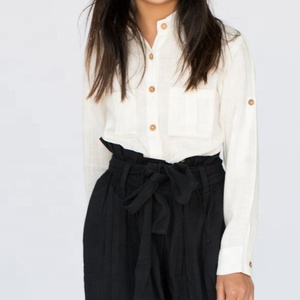 Conjunto de ropa Bohemia para niños, conjunto de camisa de manga larga blanca con botones delanteros de madera, decoración y pantalones de pijama negros holgados - Product Image 2