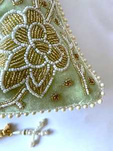 Sac à main Potli brodé de perles à bas prix pour femmes avec fermeture à cordon, idéal pour les soirées, les mariages et les tenues de fête - Product Image 3