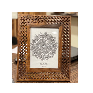 Cadre photo écologique en bois massif avec charme rustique pour projets de bricolage Murs de mémoire ou Accents décoratifs saisonniers à vendre - Product Image 1