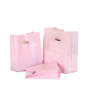 Sacs de courses découpés à l'emporte-pièce en PE recyclable avec gaufrage personnalisé – Emballage sur mesure, vente chaude, prix abordable - Product Image 6