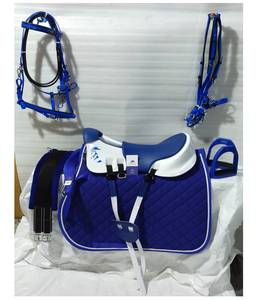 Silla de Montar para Caballo BLUHORSE BH-825 Endurance, Juego Completo, Hecha a Mano, Cuero Sintético, Estilo Ecuestre Inglés, Estructura de Fibra Resistente, 8 Piezas - Product Image 1