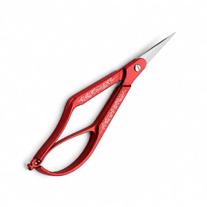 Ciseaux de barbier rouges en acier inoxydable, lame tranchante, pour droitiers, pliables, légers, outil de coupe pour coiffure et couture - Product Image 3