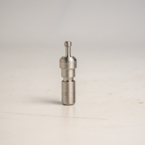 Solución de Torneado CNC de Alta Precisión AMT VINA, Pasador de Posicionamiento Escalonado de Acero Inoxidable Personalizado, Fábrica con Certificación ISO9001, OEM - Product Image 1