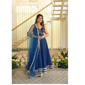 Conjunto de Vestido y Pantalón de Diseñador en Tela Premium con Detalles Elegantes para Mujer, Ropa Étnica para Fiestas, Colección de Moda Festiva - Product Image 1