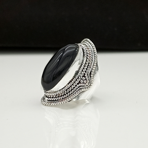 แหวนดีไซน์เนอร์ทำมือจากหินออนิกซ์สีดำธรรมชาติ แหวนเงินแท้ 925 ประดับอัญมณี เครื่องประดับหรูหราโดดเด่น - Product Image 1