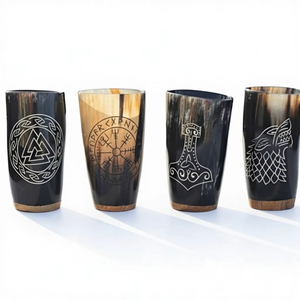 Tasse à boire artisanale en corne de Viking avec gravure nordique, mug en corne de bœuf naturelle pour bière, hydromel et whisky, cadeau nordique médiéval - Product Image 1