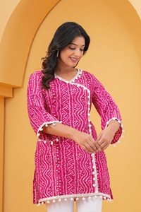 Kurti de Rayón Estampado para Mujer, Túnica Étnica Rosa con Encaje de Pompones, Kurti Informal - Product Image 2