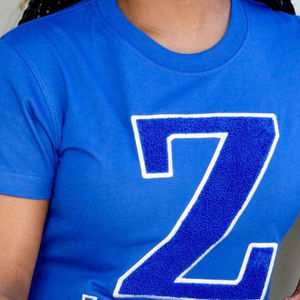 Camiseta de Chenilla Big Z Zeta, Ropa de la Hermandad Zeta Phi Beta, Camiseta de Algodón Premium, Ajuste Cómodo, Logotipo Bordado Brillante y Elegante - Product Image 4