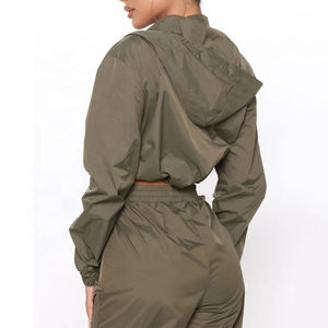Survêtement coupe-vent unisexe léger et respirant avec logo personnalisé OEM, imprimé numériquement, 2 pièces, en nylon, avec capuche entièrement zippée - Product Image 5