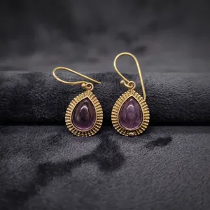 Boucles d'oreilles pendantes en laiton et améthyste, pierre précieuse violette, bijoux en gros - Product Image 5