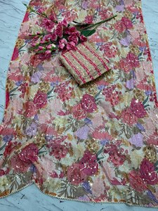 Blusa Rosa Étnica de Verano con Bordado Floral y Lentejuelas, Estampado Digital, Borde de Red, Larga hasta el Suelo, de Seda Tabby India - Product Image 6