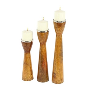 Supports de bougies en bois de style ferme moderne avec accents métalliques finition étain - Ensemble de 3 supports sculpturaux à niveaux pour bougies pilier en bois - Product Image 4