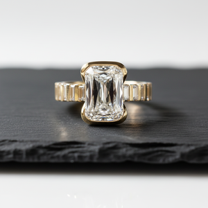 Anillo de Boda de Lujo con Incrustaciones de Diamantes de Corte Esmeralda de 4 Quilates, Chapado en Oro de 14K y Platino, Certificado IGI VS-VVS, para Unisex - Product Image 5