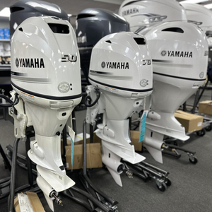 Yamaha F70LB 2024, arbre de 20 pouces - Product Image 3