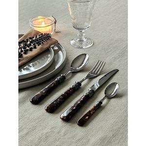 Elegante juego de cubiertos plateados con mangos con incrustaciones de diseño, perfecto para el hogar, hoteles, restaurantes y la organización de cenas para invitados. - Product Image 4