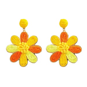 Pendientes Bohemios con Flecos de Cuentas Arcoíris Rojos de la marca BaubleBar, Pendientes Tricolor con Mariposa y Perla - Product Image 5
