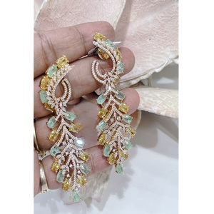 Pendientes de latón chapado en oro de calidad premium, con circonita brillante y corte rosa, para mujer, ideales para fiestas y eventos nocturnos. - Product Image 1