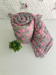 Edredón Queen de Algodón 100% Suave con Estampado Floral Hecho a Mano, Manta de Invierno Cálida y Transpirable Jaipuri Razai, Razai Tradicional Indio - Product Image 4