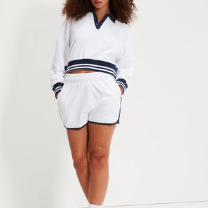 Nouvelle conception personnalisée, ensemble de survêtement blanc 2 pièces pour femme, sweat-shirt court Crocetta, sweat à capuche et short pour femme, ensemble de shorts pour femme - Product Image 3