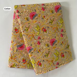 Tela premium de algodón estampada mediante serigrafía con diseños vibrantes, ideal para confección, decoración del hogar y proyectos. - Product Image 2