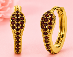 Pendientes de Aro con Granate Serpiente de Plata de Ley 925 Hechos a Mano, Delicados y Minimalistas, Piedra de Nacimiento de Enero, Joyería - Product Image 1