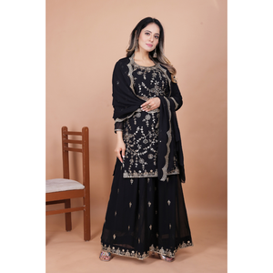 Haut en faux georgette avec broderie intérieure en micro-coton, associé à un pantalon palazzo brodé et à une dupatta richement brodée. - Product Image 3