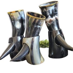 Copa de cuerno decorativa para decoración de eventos, cuerno de bebida de estilo vikingo para compradores de bajo presupuesto, copa de cuerno de vaca tradicional de AALIYAN IMPEX - Product Image 1