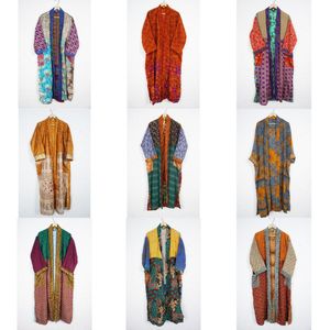 Robe Kimono Longue en Soie Imprimée Florale Style Vintage – Idéale pour l'Été, la Plage ou comme Peignoir Décontracté - Product Image 2