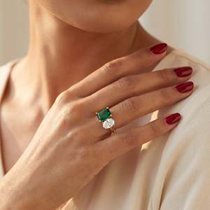 Bague en Moissanite Vert Émeraude Double Pierre Design Éclatant Ovale Gemme Blanche Plaqué Or pour Femme Mariage Anniversaire Fête - Product Image 1