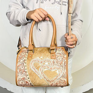 Bolso de Cuero Vacuno Hecho a Mano con Diseño de Corazón, Estilo Bandolera, para Fin de Semana, Unisex, Regalo, Estilo Boutique - Product Image 2