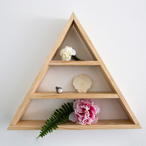 Estanterías de madera a precio económico de proveedor vietnamita, estantería de pared triangular flotante de madera. - Product Image 2