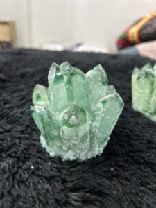 Ágata Rais, Piedra Natural Verde Fantasma en Forma de Racimo, Piedra Energética Preciosa de Alta Calidad, Coleccionable de Gujarat para Decoración del Hogar - Product Image 1