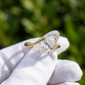 Elegante Anillo de Compromiso con Diamante Cultivado en Laboratorio de 3CT, Corte Marquesa, VVS2 VS1, Chapado en Oro, con Engaste Pavé, Certificado IGI - Product Image 1