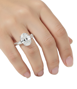 แหวนเพชรทรงบาแกตต์ปลายเรียวประดับเพชรด้านข้าง แหวนเพชรรูปไข่เพาะเลี้ยงคุณภาพพรีเมียม ทองคำแท้ 18K แหวนหมั้นแบบ 4 กรงเล็บ - Product Image 6