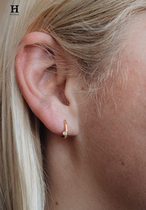 Pendientes de Aro Pequeños Delicados con Cristales Incrustados, Chapados en Oro Real de 18K y Plata S925, Joyería Fina - Product Image 6