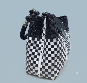 Wholesale Handmade Woven <b>Plastic</b> <b>Tote</b> Bag Handcrafted Checkered Pattern Beaded Handle Beach Shopping Women Handbag Style Purse - Product Image 2